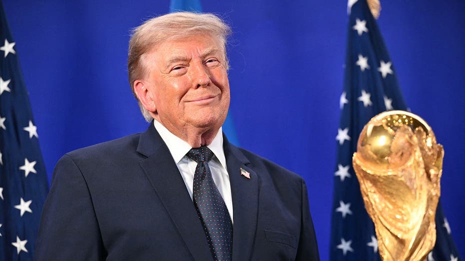 特朗普在世界杯决赛前欣赏詹妮弗·哈德森精彩国歌表演
