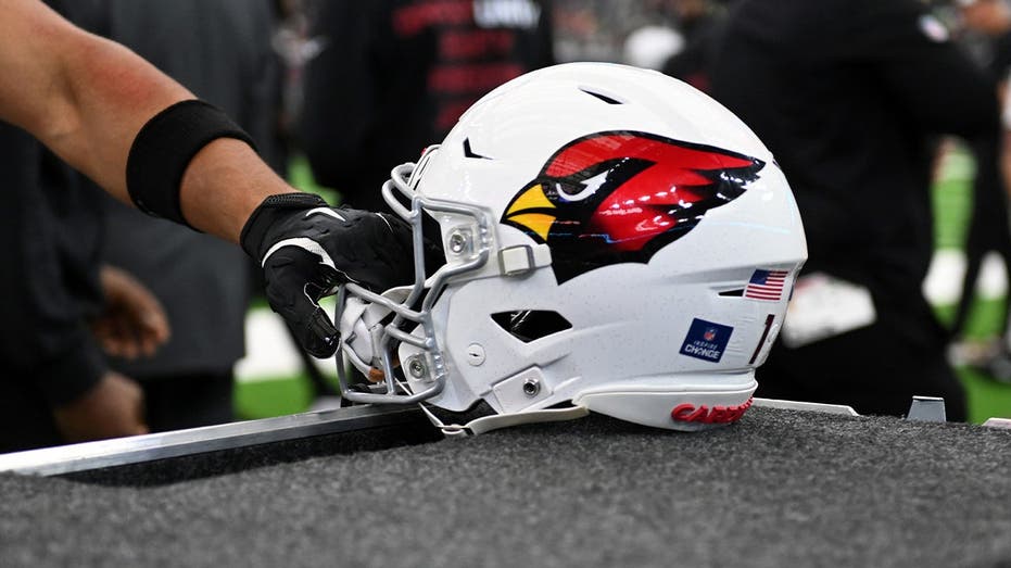 NFL因违反赌博政策及泄露选秀信息暂停亚利桑那红雀队高管